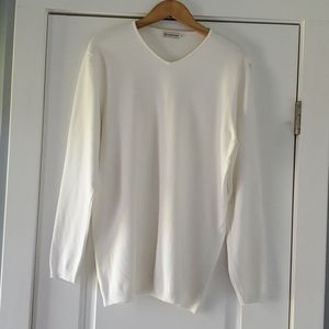 Mocotono white v-neck sweater!
